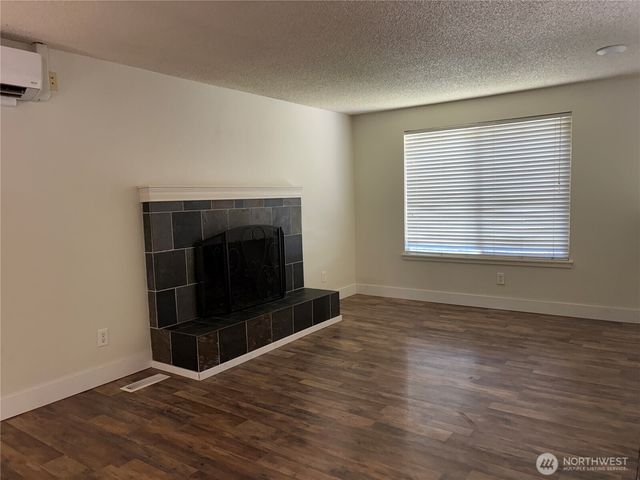 4883 Laura Lane SE, Port Orchard, WA 98367