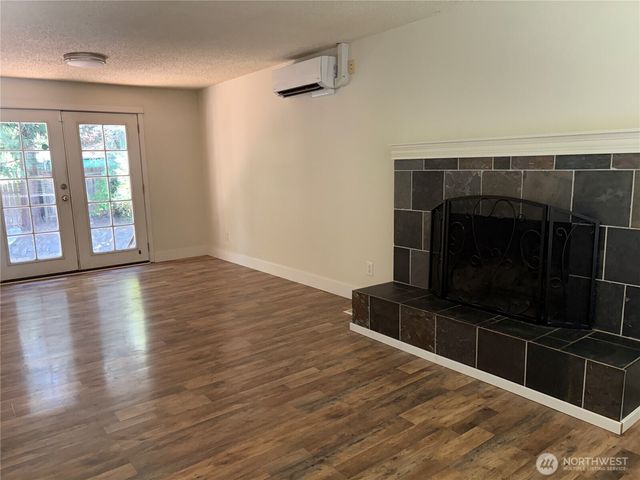 4883 Laura Lane SE, Port Orchard, WA 98367