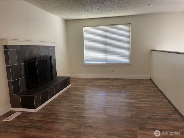 4883 Laura Lane SE, Port Orchard, WA 98367