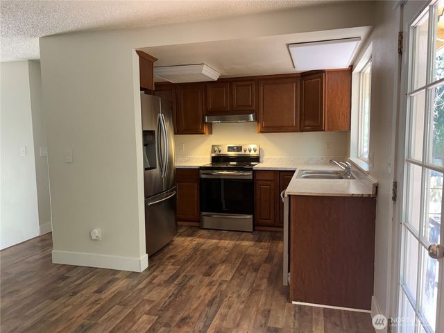4883 Laura Lane SE, Port Orchard, WA 98367