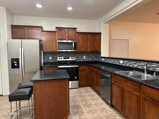 17236 W SAGUARO Lane, Surprise, AZ 85388