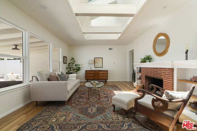 13732 Wyandotte Street, Van Nuys (los Angeles), CA 91405