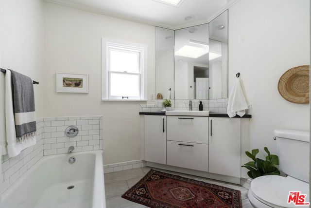 13732 Wyandotte Street, Van Nuys (los Angeles), CA 91405