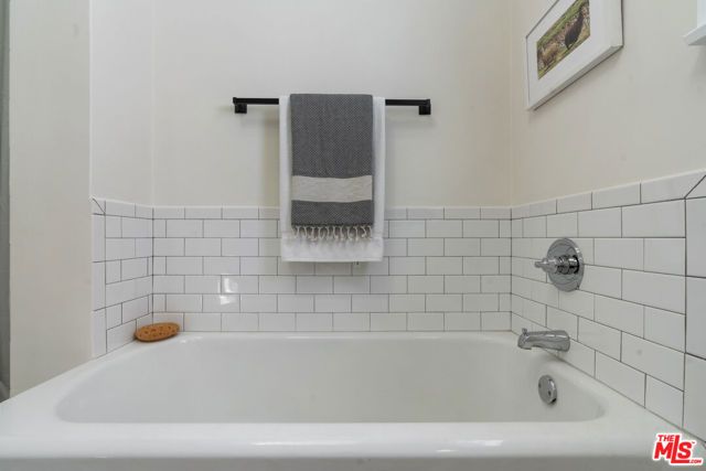 13732 Wyandotte Street, Van Nuys (los Angeles), CA 91405