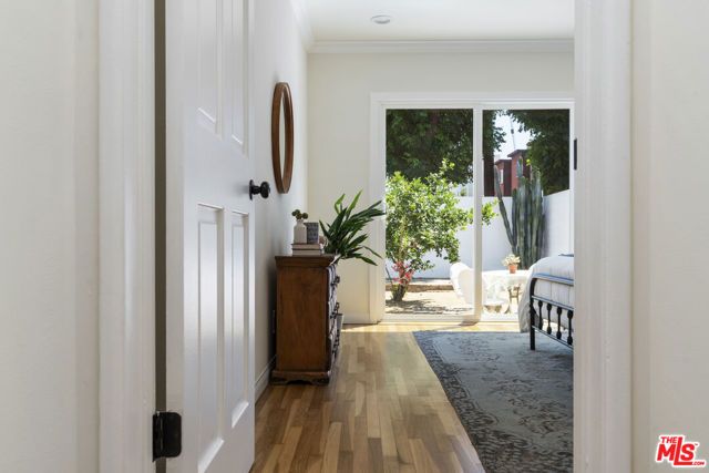 13732 Wyandotte Street, Van Nuys (los Angeles), CA 91405