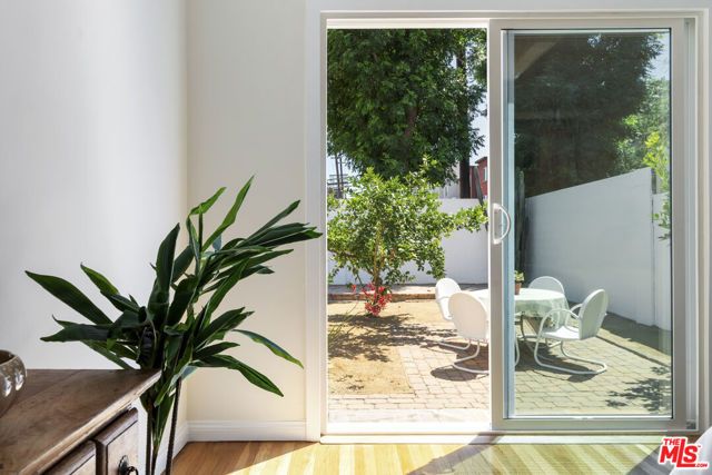 13732 Wyandotte Street, Van Nuys (los Angeles), CA 91405