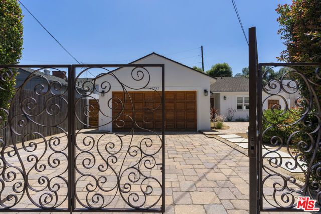 13732 Wyandotte Street, Van Nuys (los Angeles), CA 91405