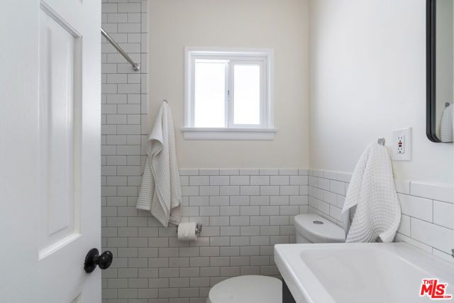 13732 Wyandotte Street, Van Nuys (los Angeles), CA 91405