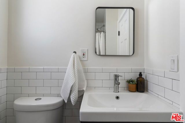13732 Wyandotte Street, Van Nuys (los Angeles), CA 91405
