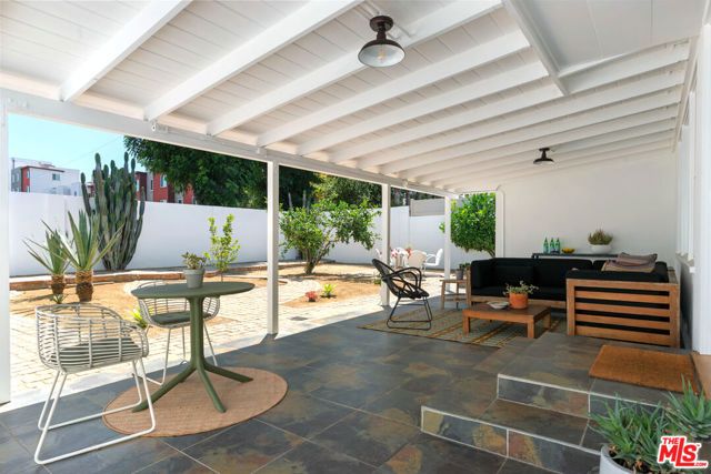 13732 Wyandotte Street, Van Nuys (los Angeles), CA 91405