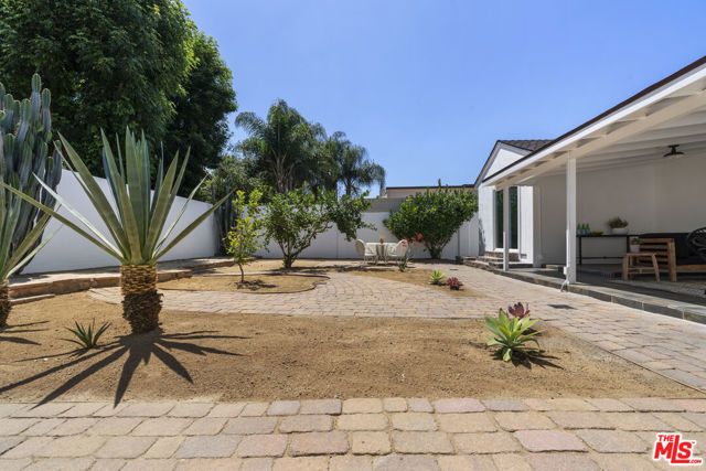 13732 Wyandotte Street, Van Nuys (los Angeles), CA 91405