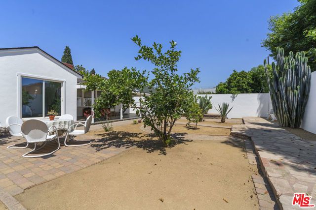 13732 Wyandotte Street, Van Nuys (los Angeles), CA 91405