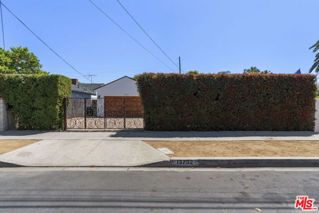 13732 Wyandotte Street, Van Nuys (los Angeles), CA 91405