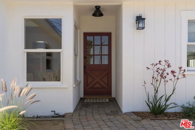 13732 Wyandotte Street, Van Nuys (los Angeles), CA 91405
