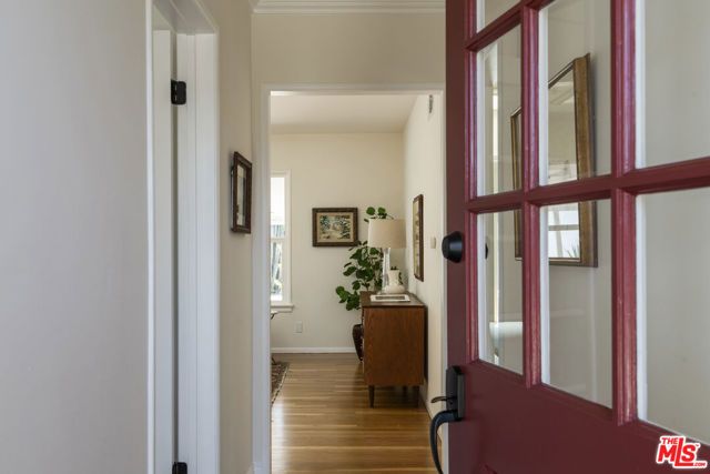 13732 Wyandotte Street, Van Nuys (los Angeles), CA 91405