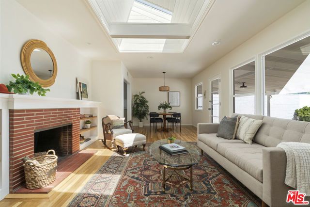 13732 Wyandotte Street, Van Nuys (los Angeles), CA 91405