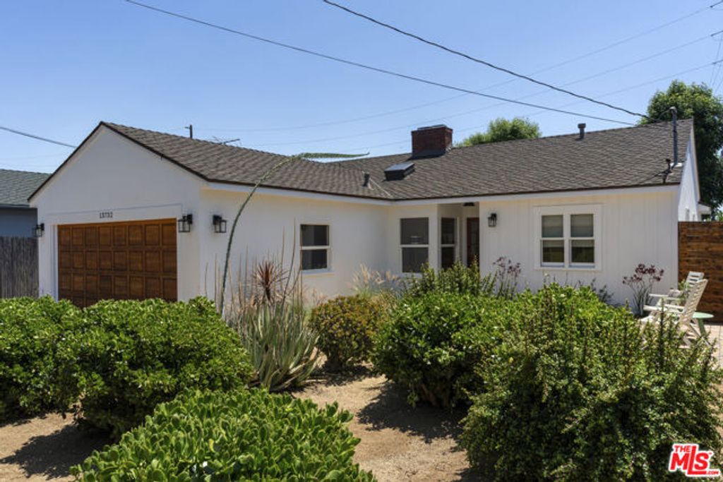 13732 Wyandotte Street, Van Nuys (los Angeles), CA 91405