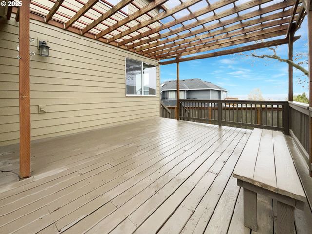 15516 Se EVERGREEN Dr, Portland, OR 97236