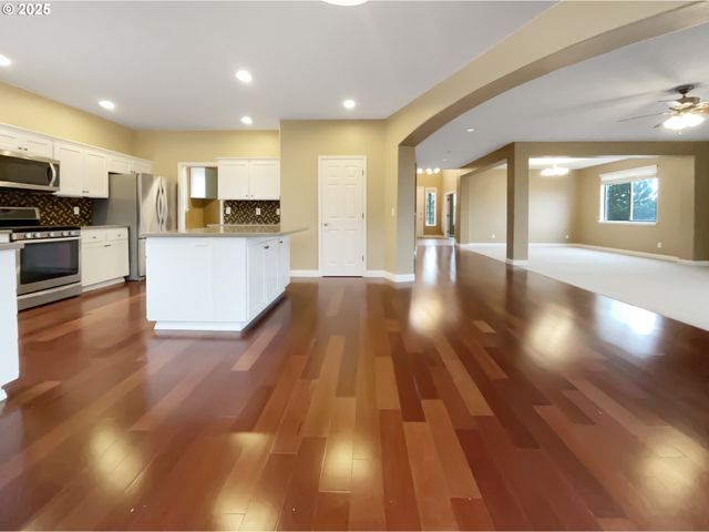 15516 Se EVERGREEN Dr, Portland, OR 97236