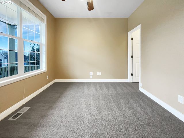 15516 Se EVERGREEN Dr, Portland, OR 97236