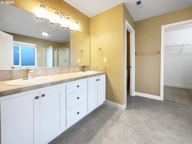 15516 Se EVERGREEN Dr, Portland, OR 97236