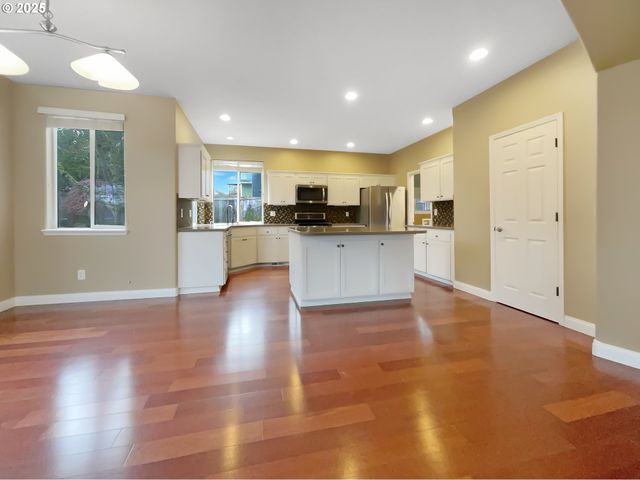 15516 Se EVERGREEN Dr, Portland, OR 97236