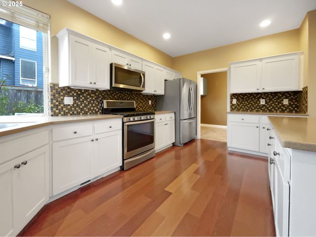 15516 Se EVERGREEN Dr, Portland, OR 97236