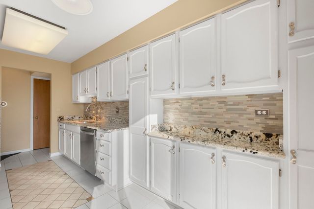 400 E Dundee Road 403C, Buffalo Grove, IL 60089