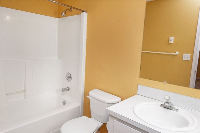 221 E 5th Street, Union, WA 98592