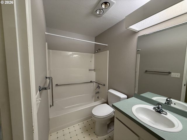 13775 Sw SCHOLLS FERRY Rd Sw 11, Beaverton, OR 97008