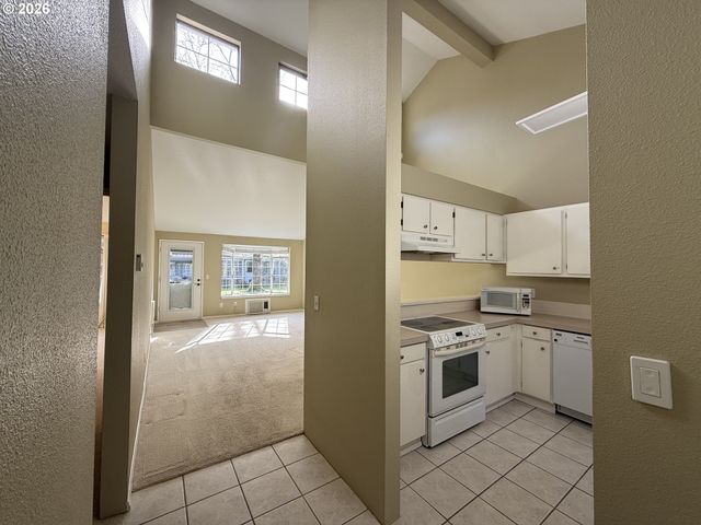 13775 Sw SCHOLLS FERRY Rd Sw 11, Beaverton, OR 97008