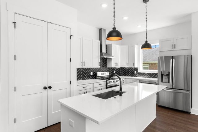 2213 18th Ave, N, Nashville, TN 37208