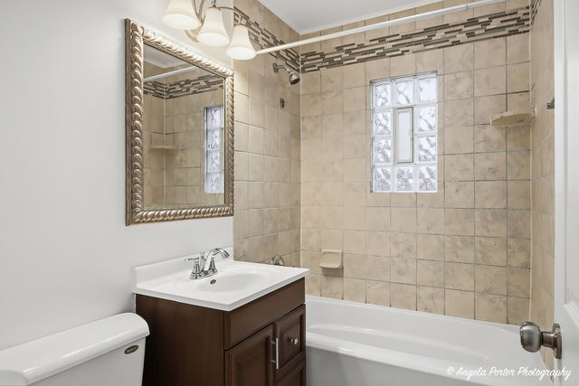 127 S Hawthorne Boulevard, Mundelein, IL 60060