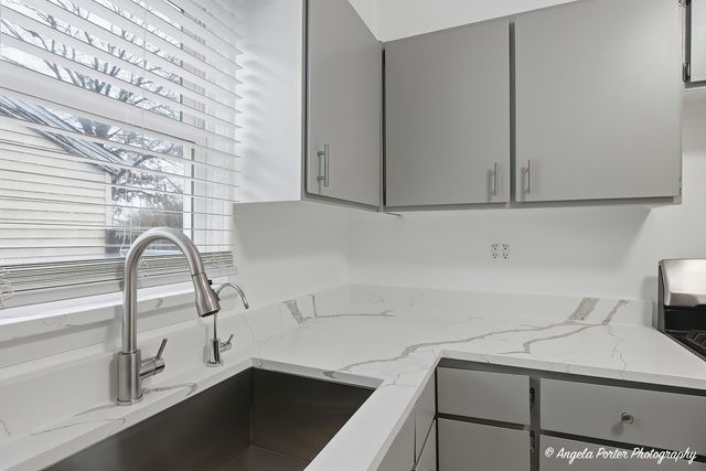 127 S Hawthorne Boulevard, Mundelein, IL 60060