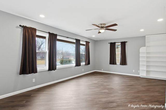 127 S Hawthorne Boulevard, Mundelein, IL 60060