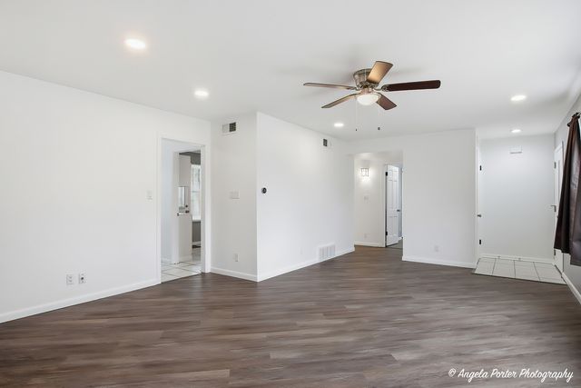 127 S Hawthorne Boulevard, Mundelein, IL 60060