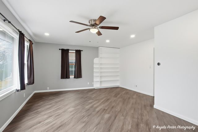 127 S Hawthorne Boulevard, Mundelein, IL 60060