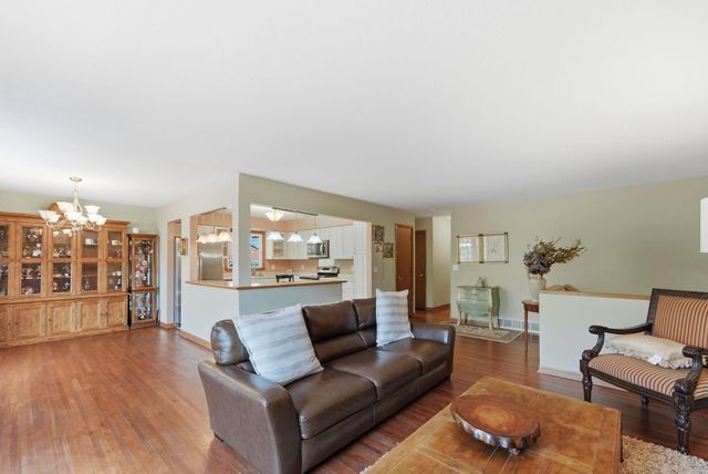 4636 Heritage Hills Drive, Bloomington, MN 55437