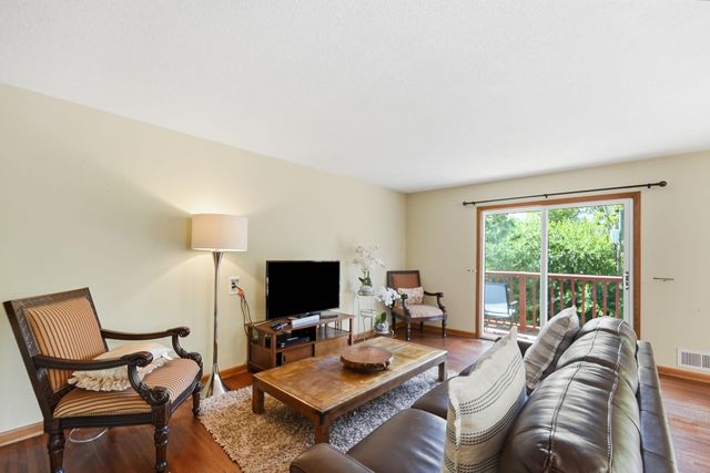 4636 Heritage Hills Drive, Bloomington, MN 55437