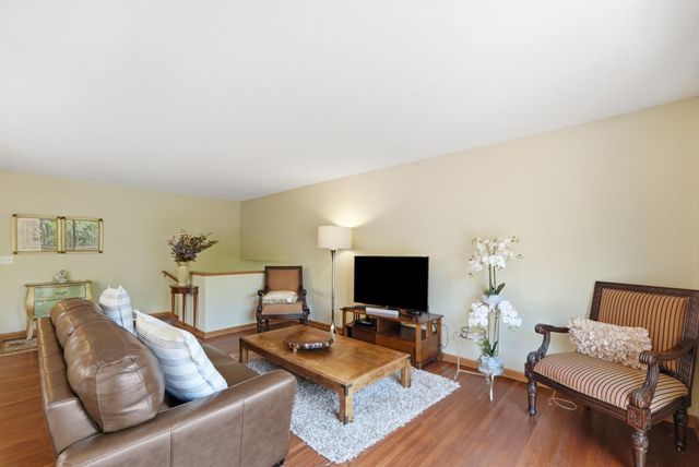 4636 Heritage Hills Drive, Bloomington, MN 55437