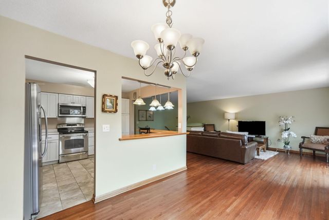 4636 Heritage Hills Drive, Bloomington, MN 55437