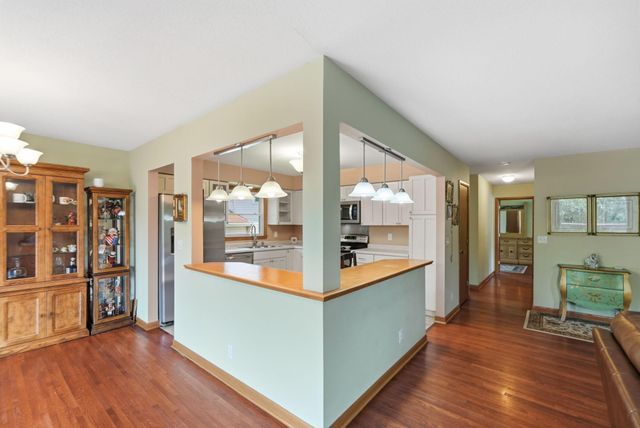 4636 Heritage Hills Drive, Bloomington, MN 55437