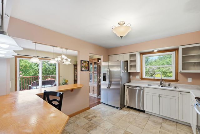 4636 Heritage Hills Drive, Bloomington, MN 55437