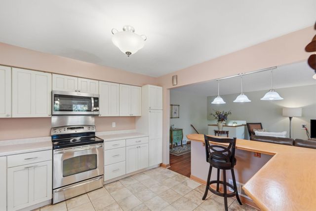 4636 Heritage Hills Drive, Bloomington, MN 55437