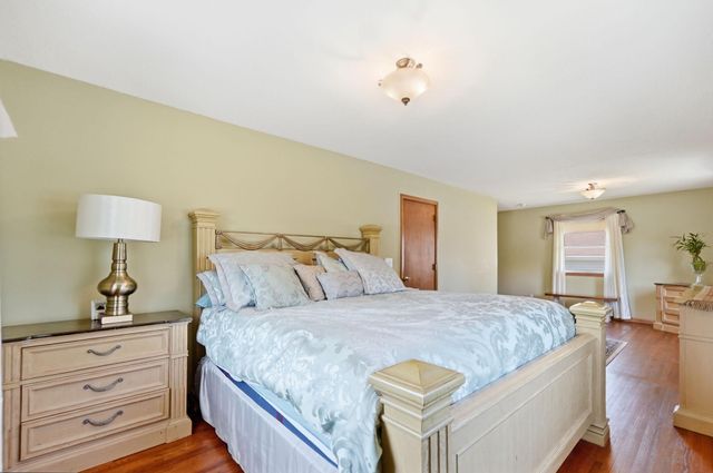 4636 Heritage Hills Drive, Bloomington, MN 55437