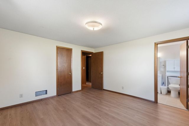4636 Heritage Hills Drive, Bloomington, MN 55437