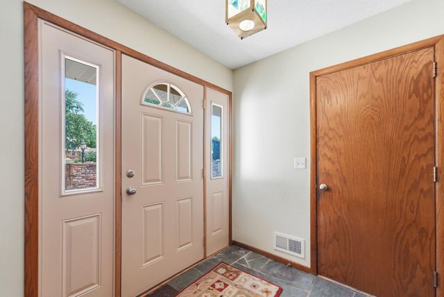 4636 Heritage Hills Drive, Bloomington, MN 55437