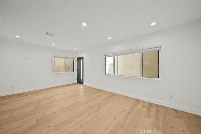 11488 Burbank, North Hollywood, CA 91601