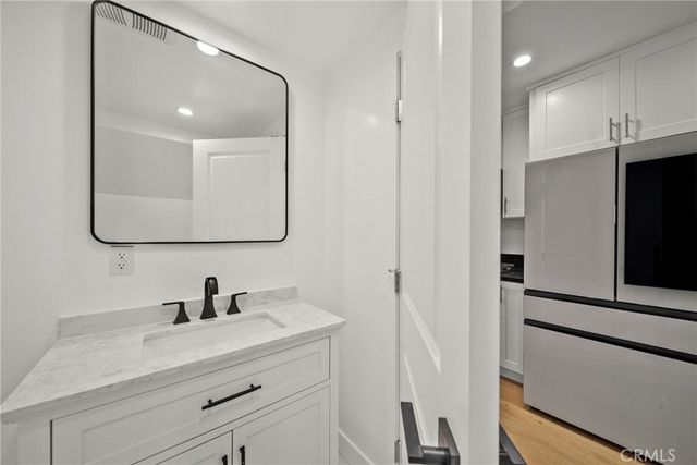 11488 Burbank, North Hollywood, CA 91601