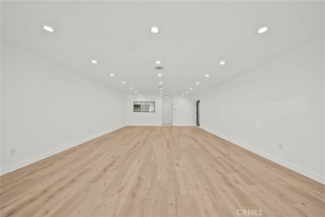 11488 Burbank, North Hollywood, CA 91601